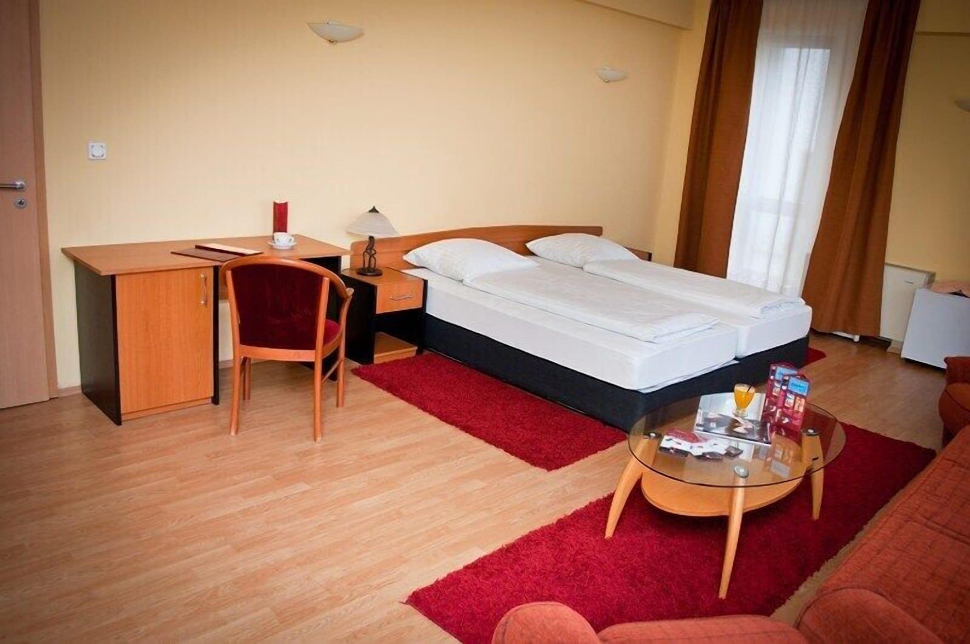Hotel Perla Тимишоара Экстерьер фото