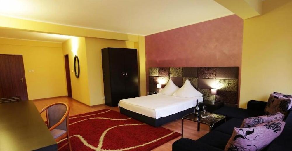Hotel Perla Тимишоара Экстерьер фото