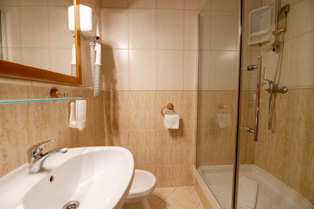 Hotel Perla Тимишоара Экстерьер фото